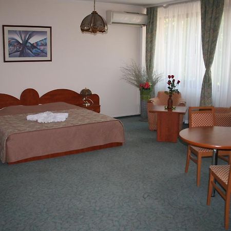 Hotel Nicol Plovdiv Esterno foto